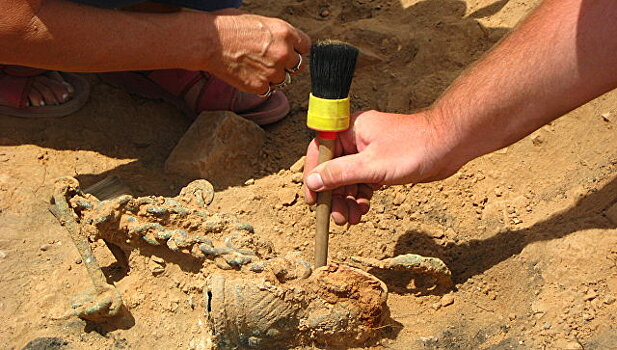 Археологи Крыма просят помощи в сохранении пещерного города
