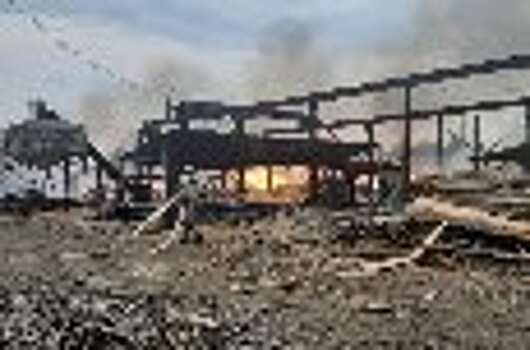 Сотрудники ведомственной пожарной части ИК-53 ГУФСИН России по Свердловской области помогли потушить крупный пожар в городе Верхотурье