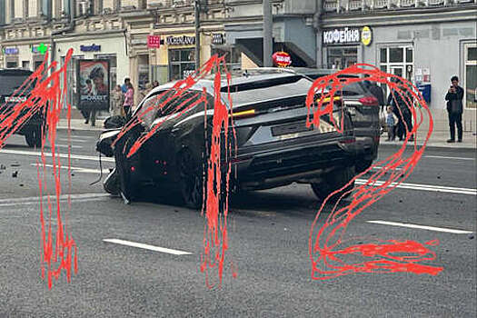 На Тверской улице Москвы спорткар Lamborghini протаранил Toyota