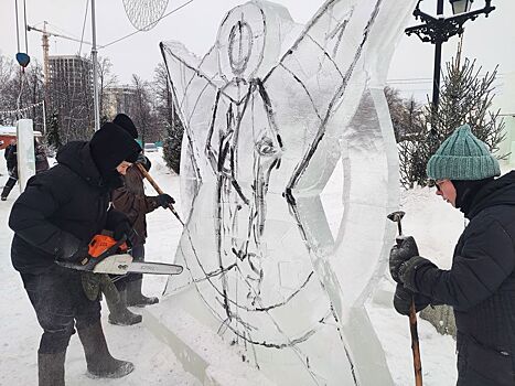 В Ижевске начали создавать ледовые скульптуры в рамках фестиваля «Ангелы и Архангелы»
