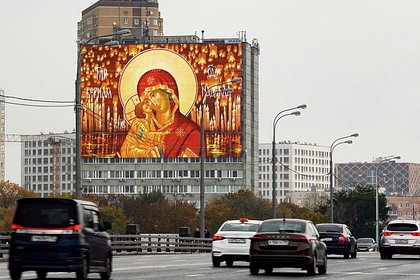 Огромные иконы появились на зданиях Москвы