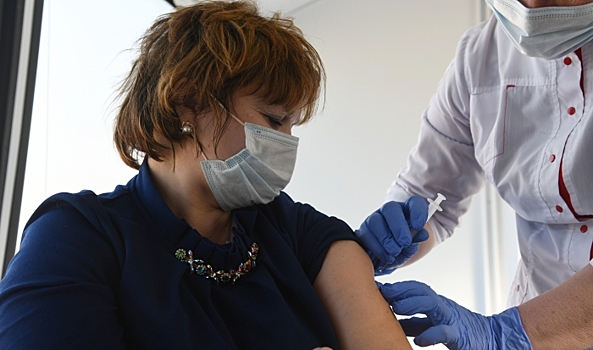 В волгоградские села вакцину от коронавируса привозят передвижные ФАПы