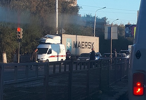 «Врезался на всей скорости»: на юге Волгограде фура выбросила на встречку грузовик