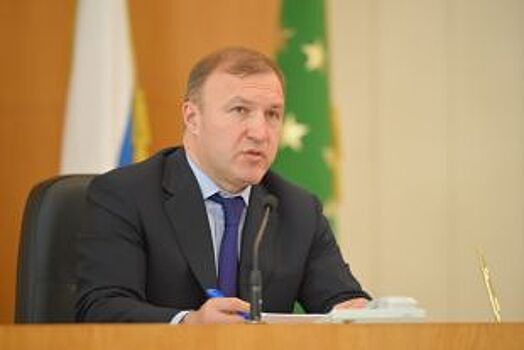 Мурат Кумпилов рассказал депутатам о взаимодействии с федеральным центром