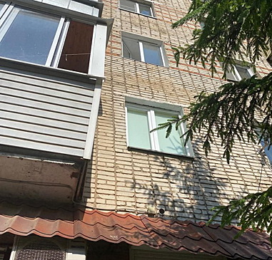 В Калуге следователи выясняют обстоятельства выпадения ребёнка из окна