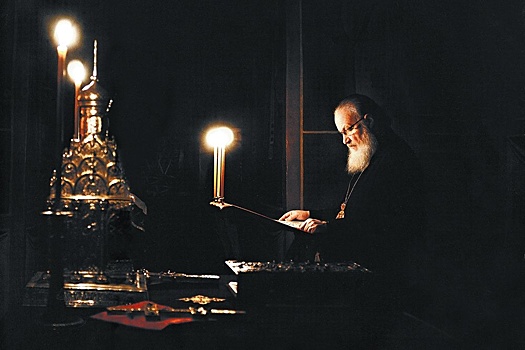 Патриарх Кирилл запретил в служении протоиерея Уминского