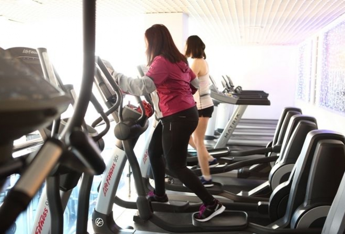 Девушка сломала поясничный позвонок на занятии с тренером в омском фитнес-клубе