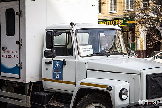 В Ростове забил «коммунальный фонтан»: вода льет уже 11 часов