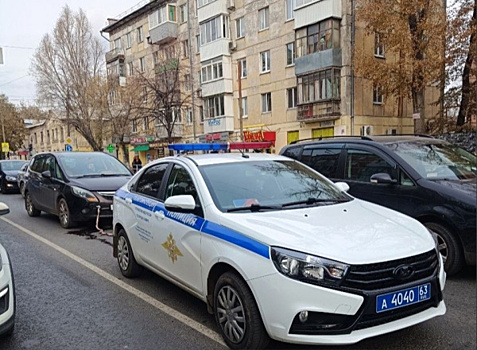 На проблемном перекрестке в Самаре запретили парковку и усовершенствовали светофоры