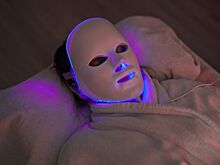 Эксперт предупредила об опасности LED-масок для лица