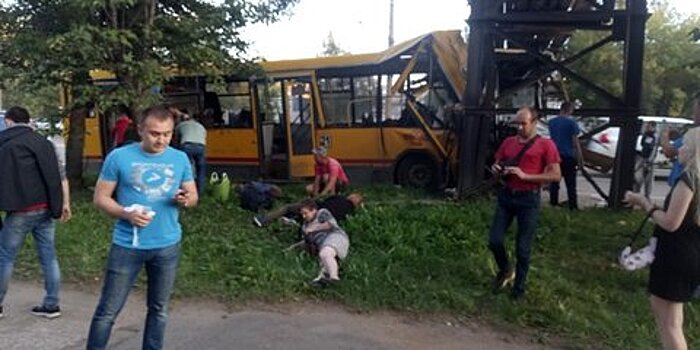 В Ижевске 20 человек пострадали в ДТП с автобусом