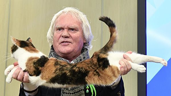 Юрий Куклачев заверил, что кошки не могут заразить хозяина