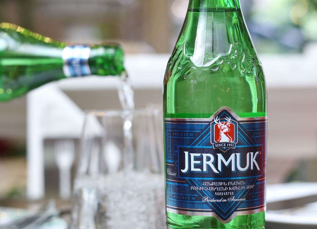 Новости регионов: житель Владикавказа отравился уксусом в бутылке минеральной воды «Джермук»