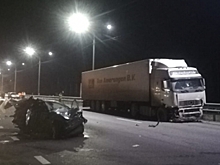 Под Воронежем на трассе фура въехала в стоящие легковушки: погибла девушка