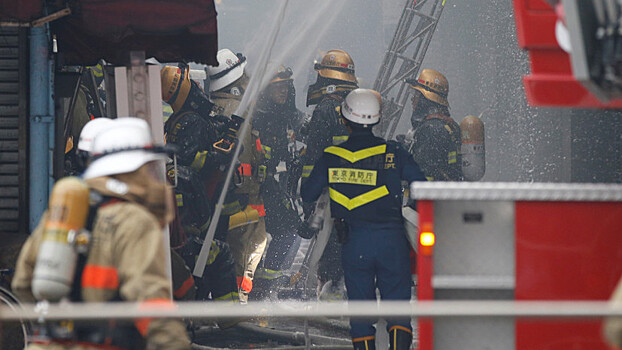 После пожара в Осаке при смерти находятся 27 человек