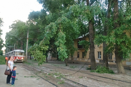 Из-за обрыва проводов на пересечении Советской и проспекта Металлургов встали трамваи