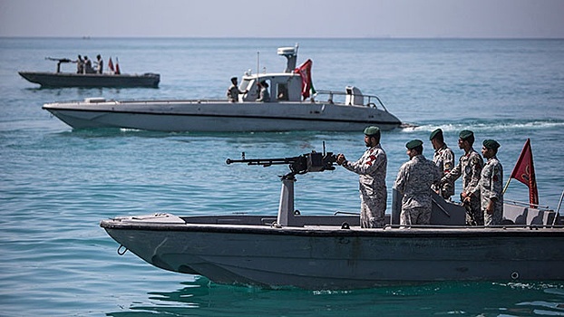 Иран хочет провести еще одни маневры с Россией и Китаем в Оманском заливе
