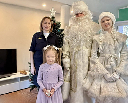 В Краснодарском крае стражи правопорядка исполняют детские мечты в рамках акции МВД России «Полицейский Дед Мороз»
