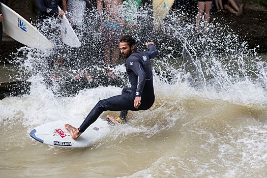 Сёрфинг на искусственной волне в Москве: 5 лучших мест, цены, адреса на карте, обучение