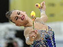 Российская гимнастка показала фигуру в купальнике со спины