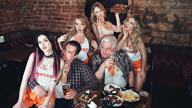 Даша Дошик, Карина Кросс и другие блогерши провели фотосессию со скуфами