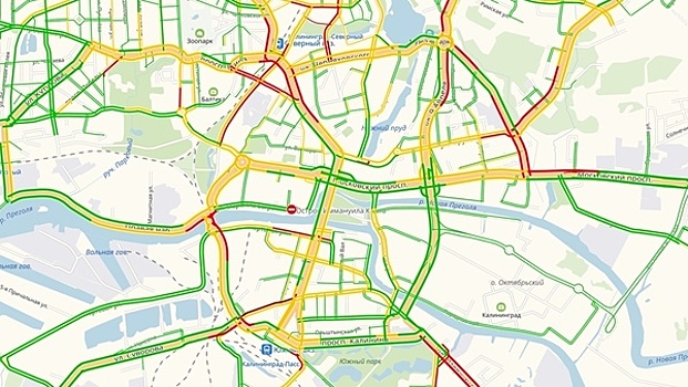 На нескольких улицах Калининграда образовались километровые пробки
