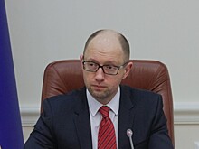 Яценюк в образе агента ЦРУ развеселил соцсети