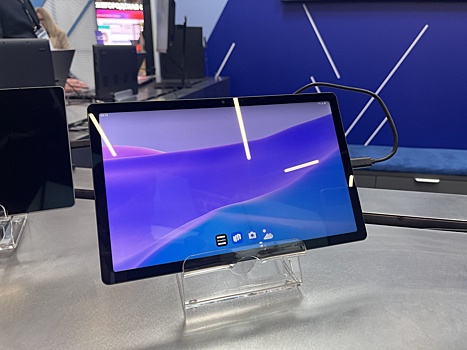 На ЦИПР-2023 показали первый планшет Yadro на базе Android и "Авроры"