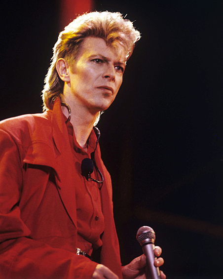 Британский композитор и певец Дэвид Боуи скончался 10 января на 70-м году жизни от рака