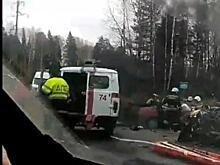 В области на трассе лоб в лоб столкнулись Volkswagen и «Лада»: очевидцы сообщают о двоих погибших