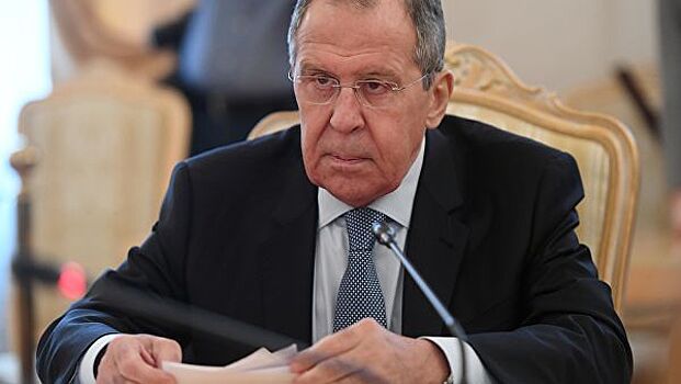 Москва открыта для диалога с Киевом по выполнению "Минска—2", заявил Лавров