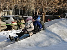 С декабря 2023 года жителям Красноярска разрешат строить снежные горки во дворах