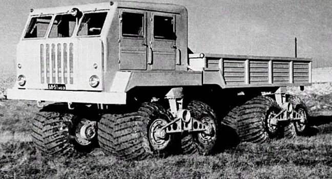 Их не взяли в армию: грузовик НАМИ 8×8