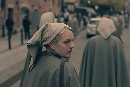 Беременная актриса Элизабет Мосс скрывает имя отца своего ребенка