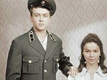 Почему на старых фото люди клали руку на плечо соседу