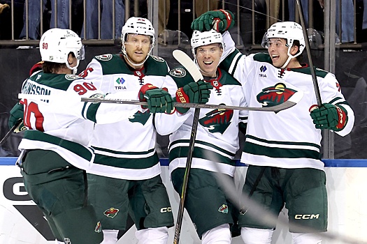 Россиянин Юров признан третьей звездой дня в НХЛ