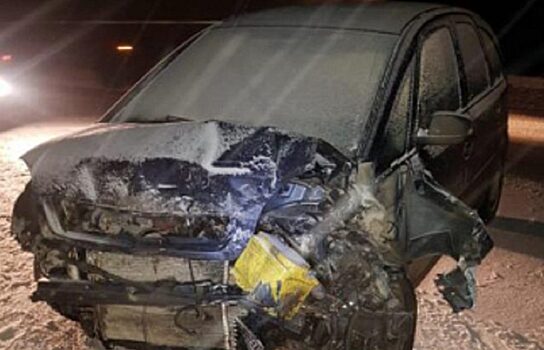 В ДТП на свердловской трассе пострадали двое взрослых и ребёнок