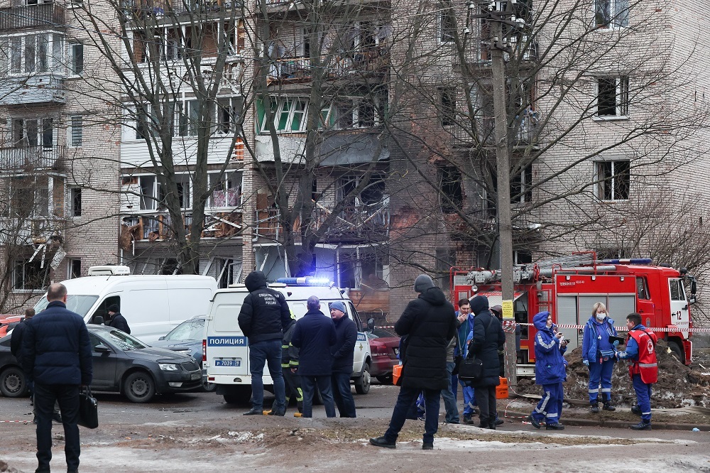 Сотрудники Росгвардии эвакуировали жителей дома в Санкт-Петербурге