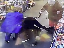 Пожилая продавщица задержала вооруженного грабителя