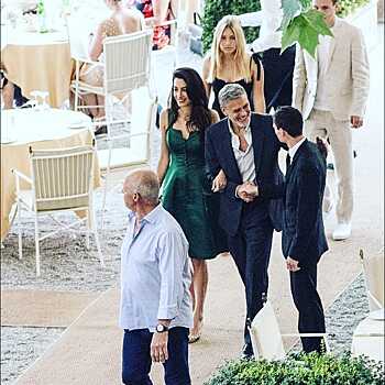 Выбирайте изумрудное платье на свидание, как Амаль Клуни