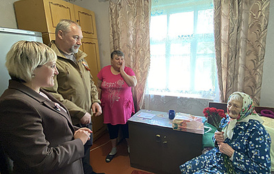 "Единая Россия" организовала акцию "Подарок ветерану" в Херсонской области