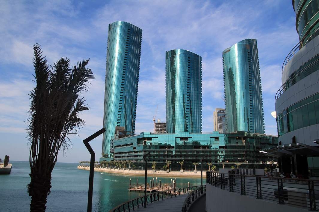 Десятки россиян застряли в Бахрейне из-за атак Ирана на базы США