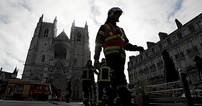 Полиция Франции задержала подозреваемого по делу о пожаре в соборе Нанта