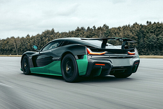 Двигаясь задним ходом, Rimac Nevera разогнался до 275 км/ч