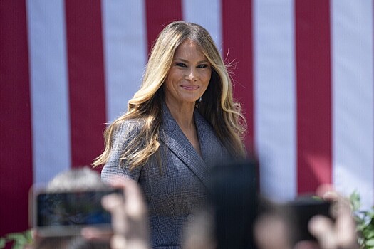 Дерзкая и неудобная: Мелания Трамп переписала правила для первой леди