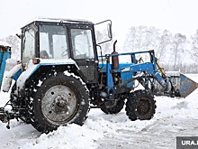 В ХМАО водитель иномарки пострадал в аварии со снегоуборочным трактором