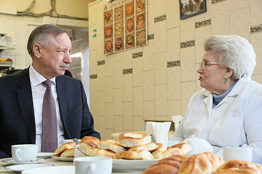 Власти Петербурга поддержали сохранение пирожковой, работающей в городе с 1956 года