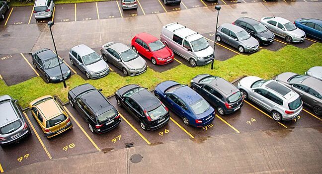 Личный и служебный авто. Можно ли ставить возле дома оба?