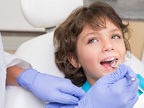 Стоматолог Лебедева посоветовала показать ортодонту ребёнка до трёх лет