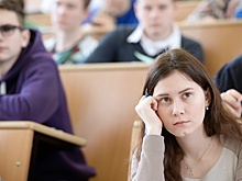 Кабмин утвердил 40 специальностей, по которым ограничат платное обучение